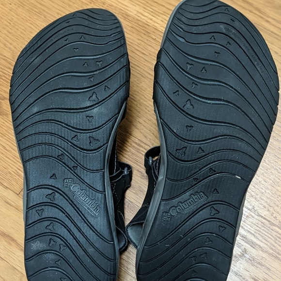 Like new Black Columbia sandals size 8 - Picture 6 of 6